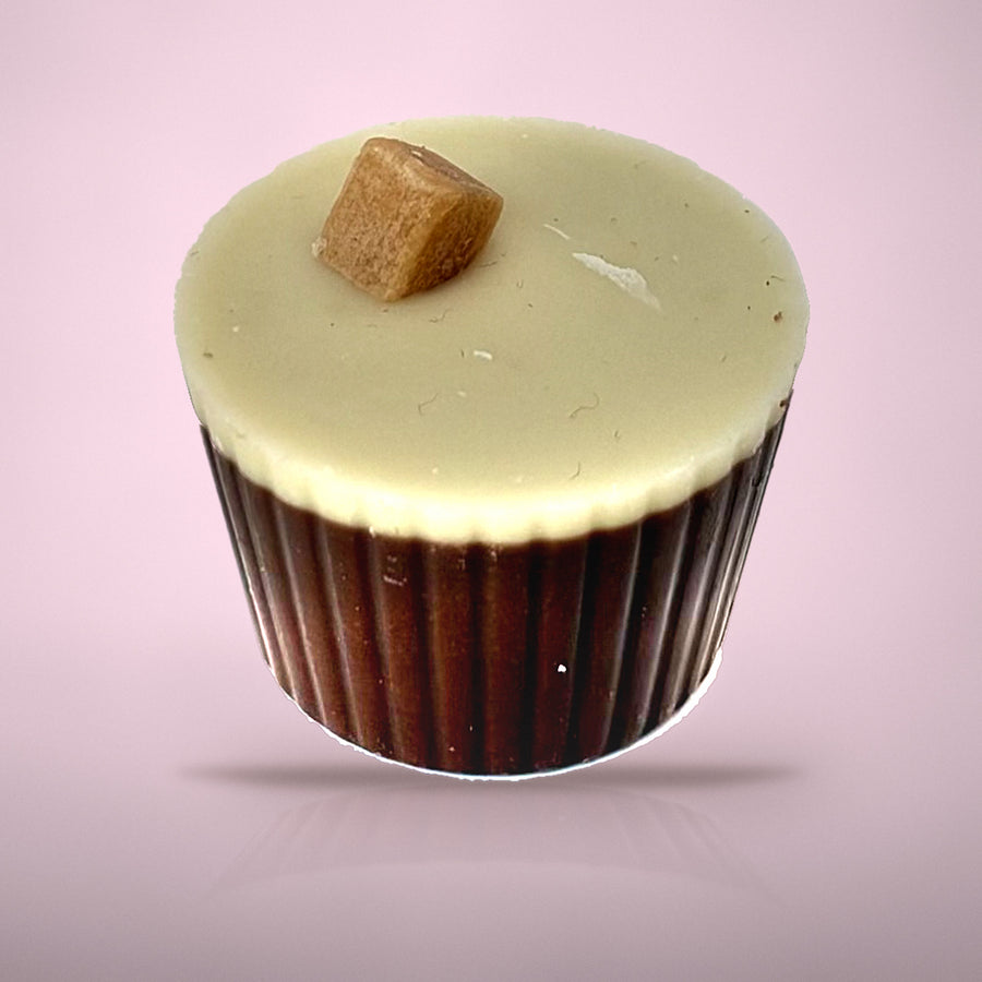 Bonbon caramel wit van By Deem Chocolaterie