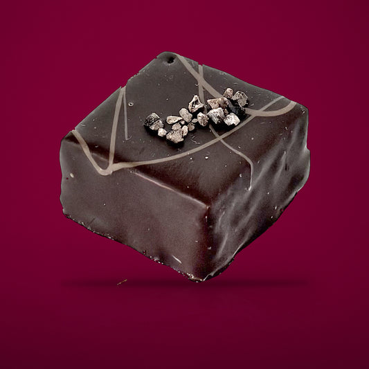 Bonbon cacaokern van By Deem Chocolaterie