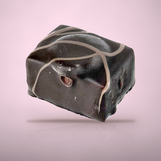 Bonbon caramel zeezout van By Deem Chocolaterie