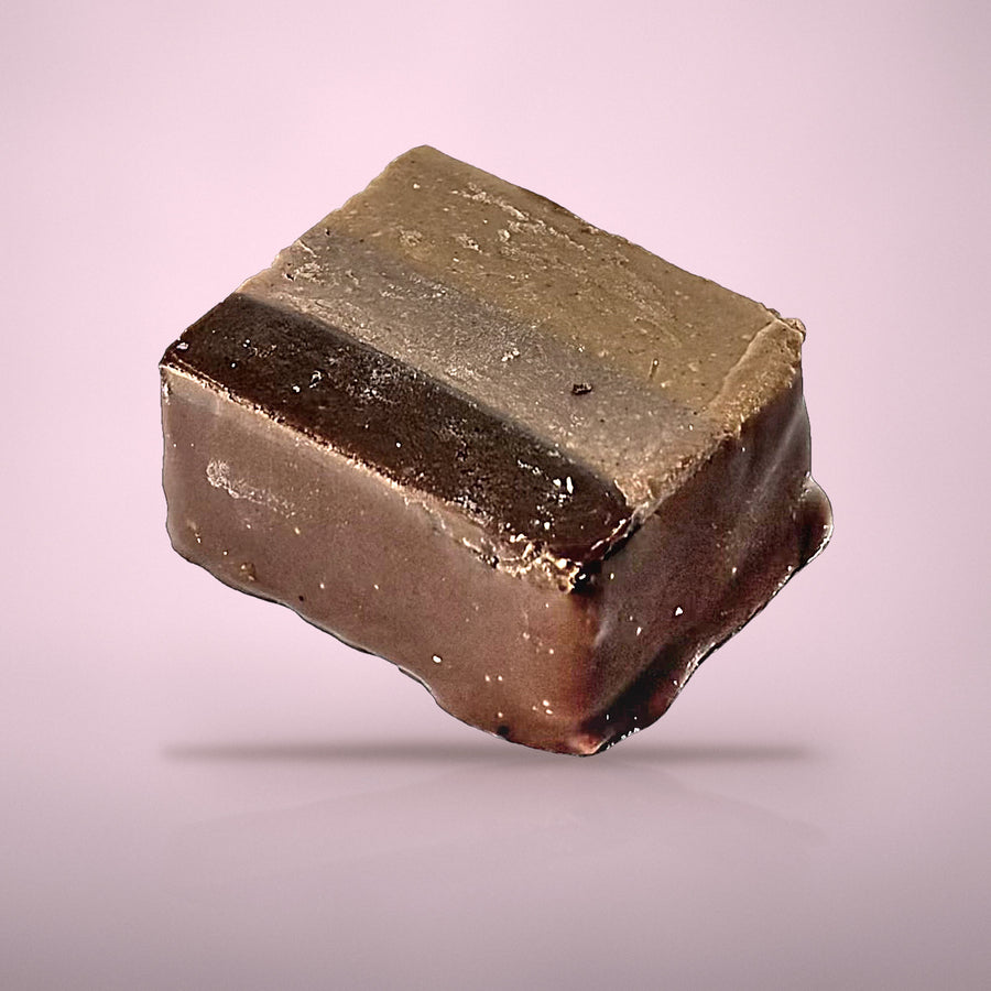 Bonbon hazelnoot praliné van By Deem Chocolaterie