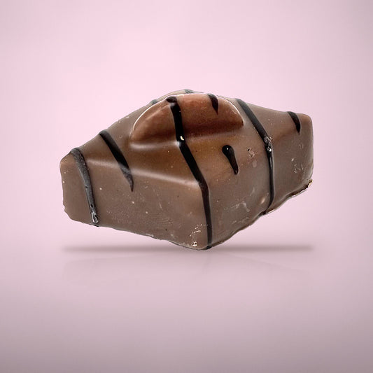 Bonbon pinda caramel van By Deem Chocolaterie