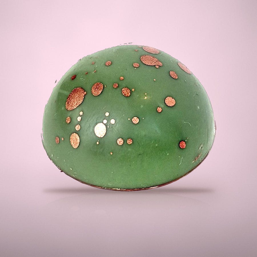 Bonbon pistache amarenakers van By Deem Chocolaterie