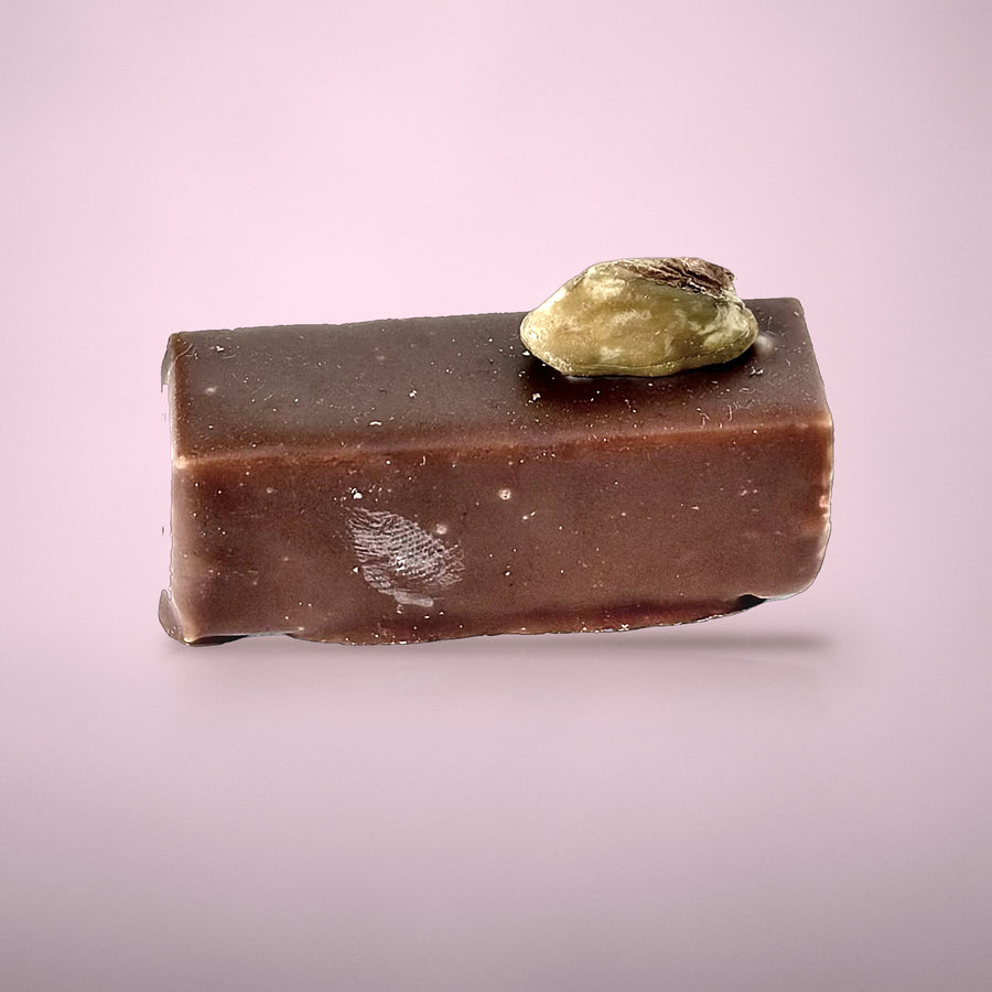 Bonbon pistache van By Deem Chocolaterie