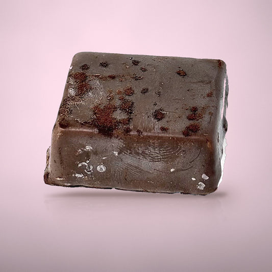 Bonbon tiramisu van By Deem Chocolaterie