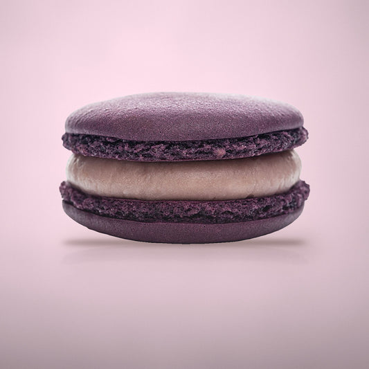 Macaron black cherry pie van By Deem Chocolaterie