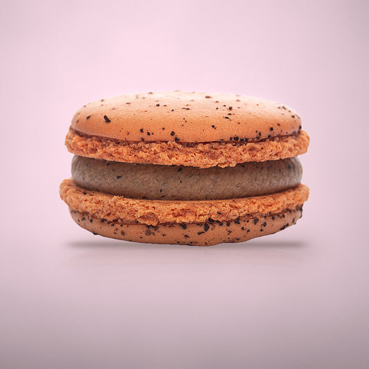 Macaron caramel macchiato van By Deem Chocolaterie