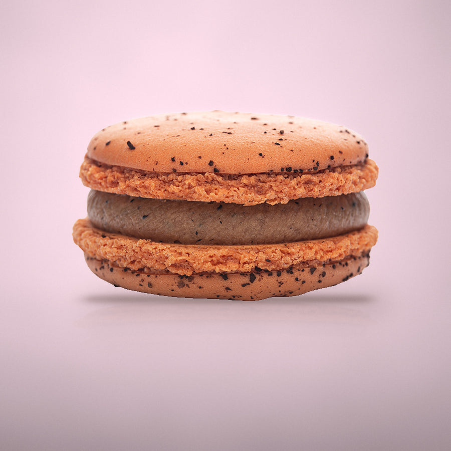 Macaron caramel macchiato van By Deem Chocolaterie