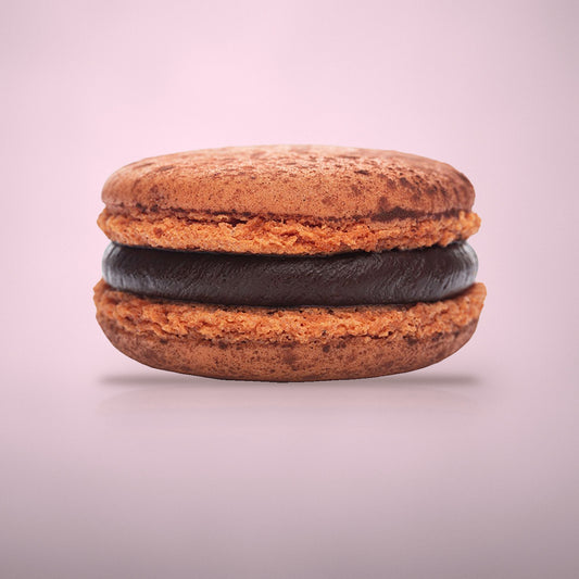 Macaron dark chocolate van By Deem Chocolaterie